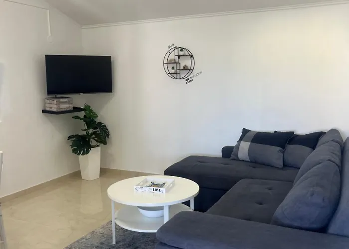 Di Adria Island Vir